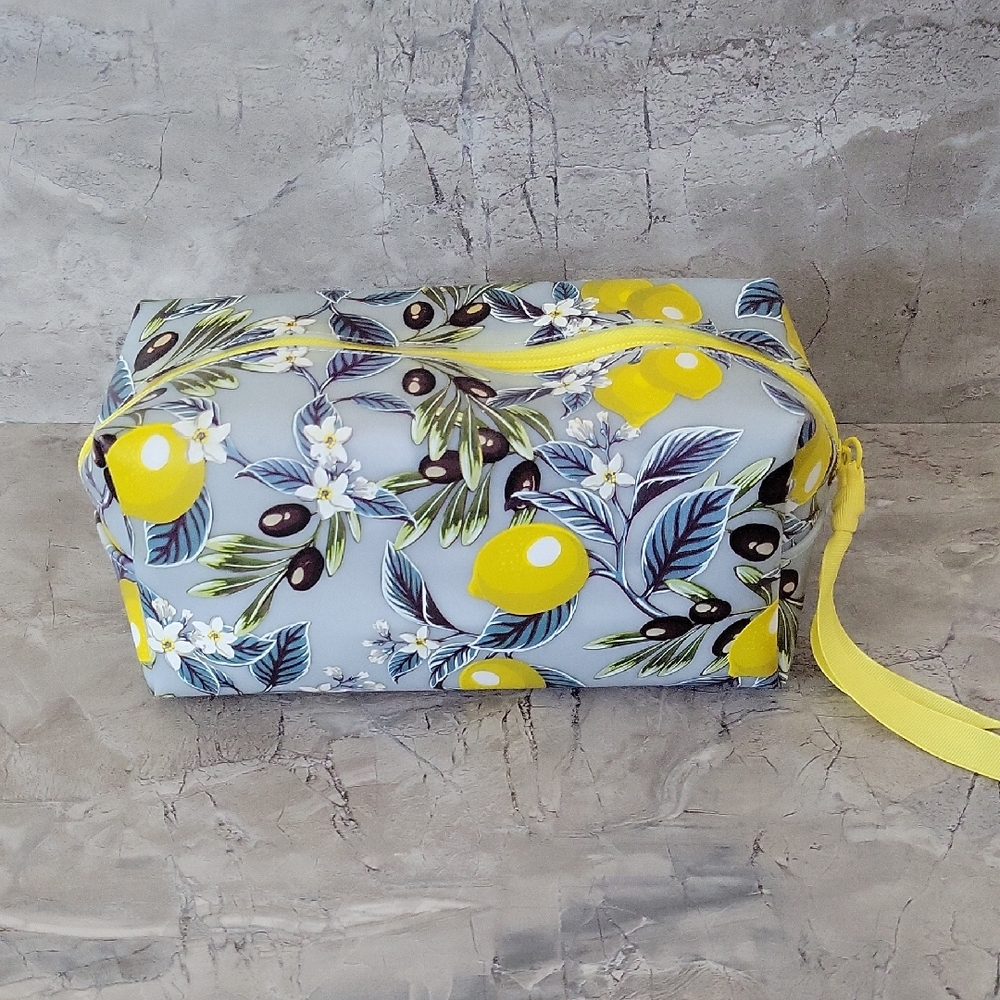 Bluemercury‎ Lemon Print Makeup Travel Case